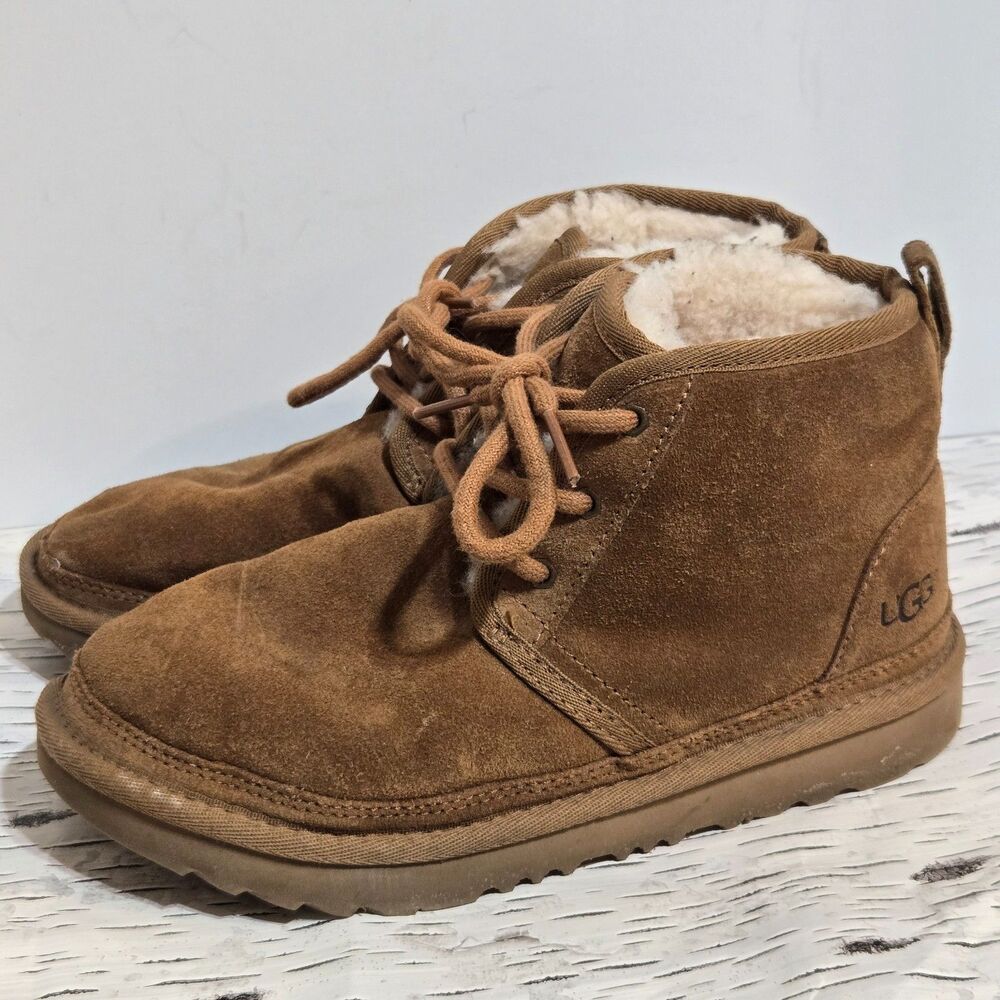 UGG Neumel II Kids Size US 3 / 35 Chestnut‎ Suede Chukka Boots Lace-Up 1017320K